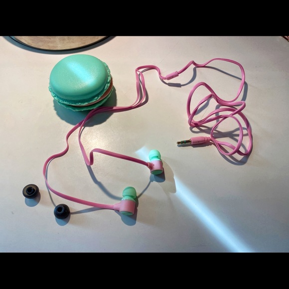 NEW Earbuds w/ Macaron Case - Picture 2 of 4